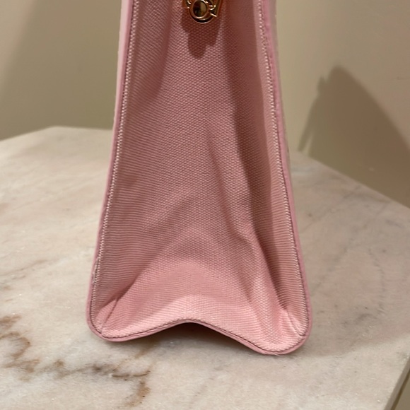 Carolina Herrera floral canvas cosmetics bag to crossbody - Picture 7 of 13